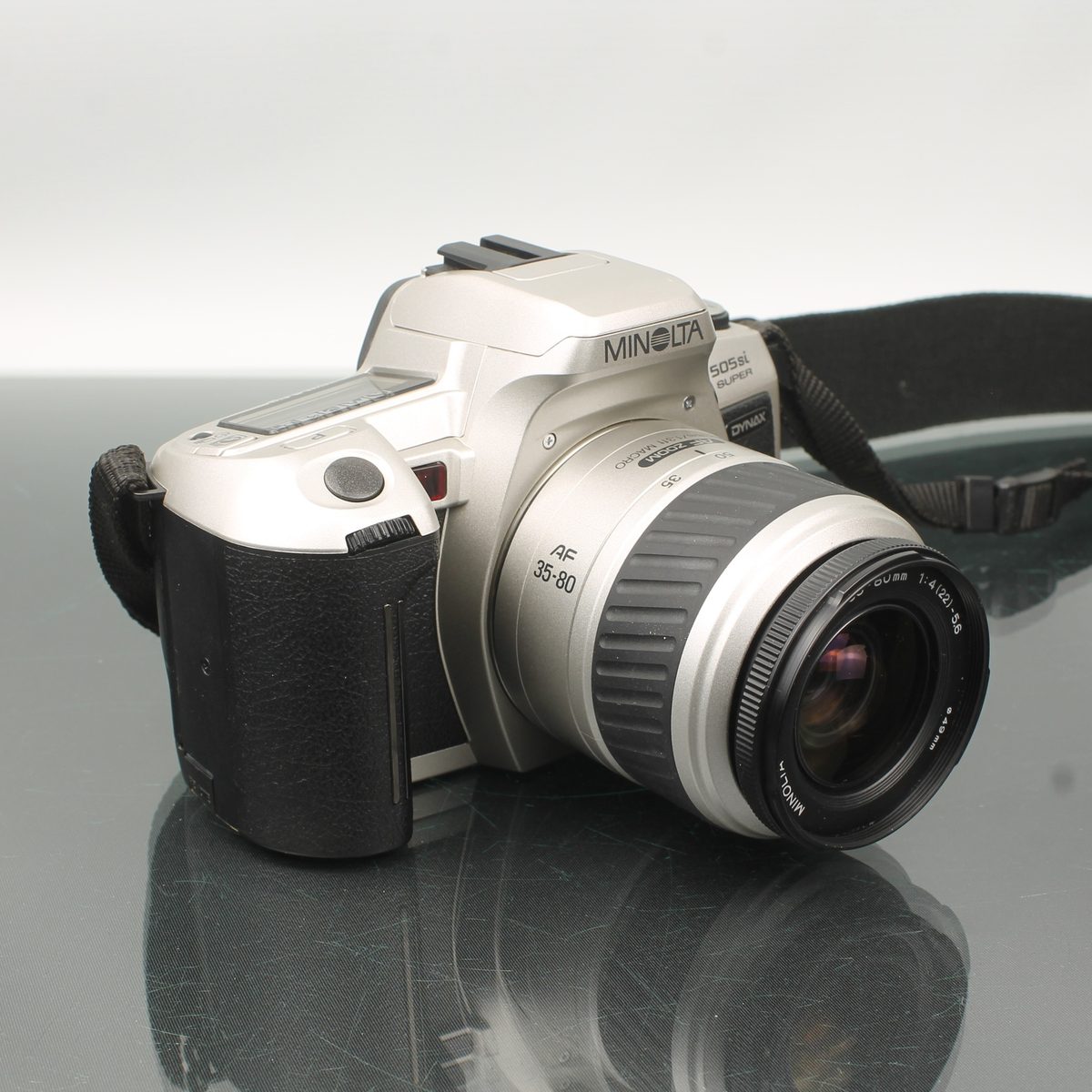 Minolta 505si Super + AF Zoom 35-80mm 1:4 (22) - 5.6