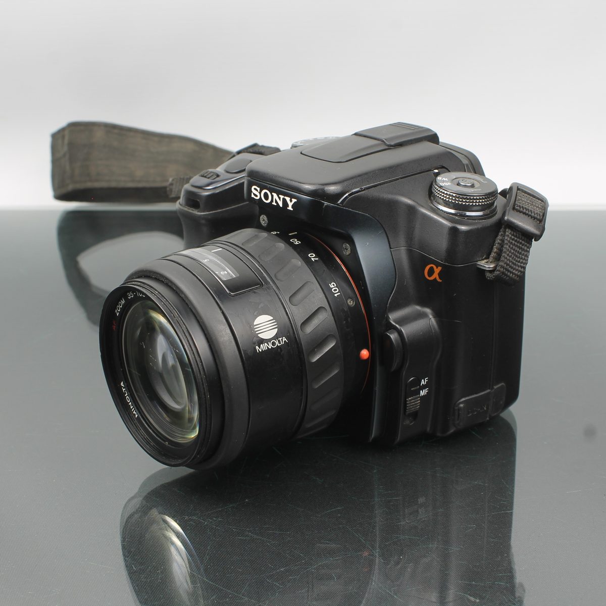 Sony Alpha DSLR-A100 with Minolta AF Zoom 35-105mm Lens – Dutch|Thrift