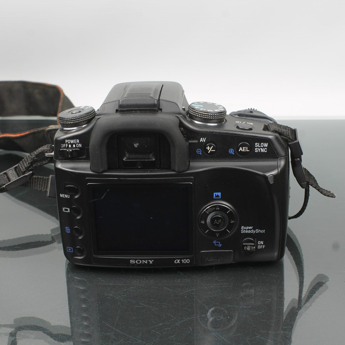 Sony Alpha DSLR-A100 with Minolta AF Zoom 35-105mm Lens – Dutch|Thrift