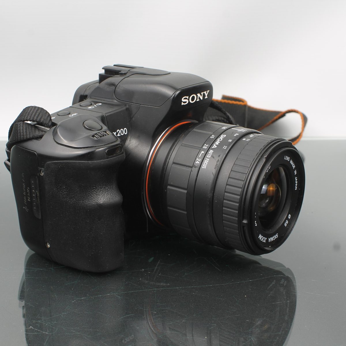 Sony A200 + Sigma Zoom 24-70mm 1:3.5-5.6