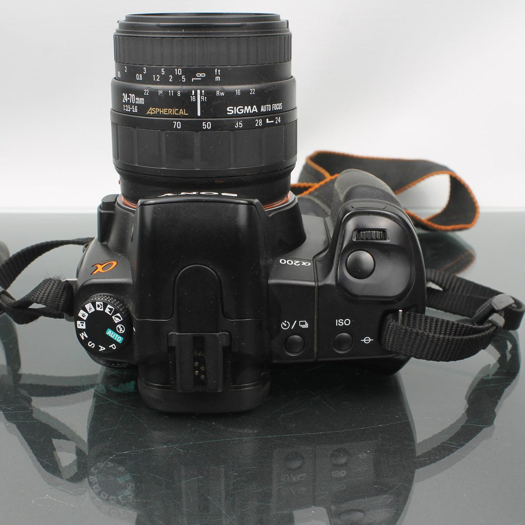 Sony A200 + Sigma Zoom 24-70mm 1:3.5-5.6