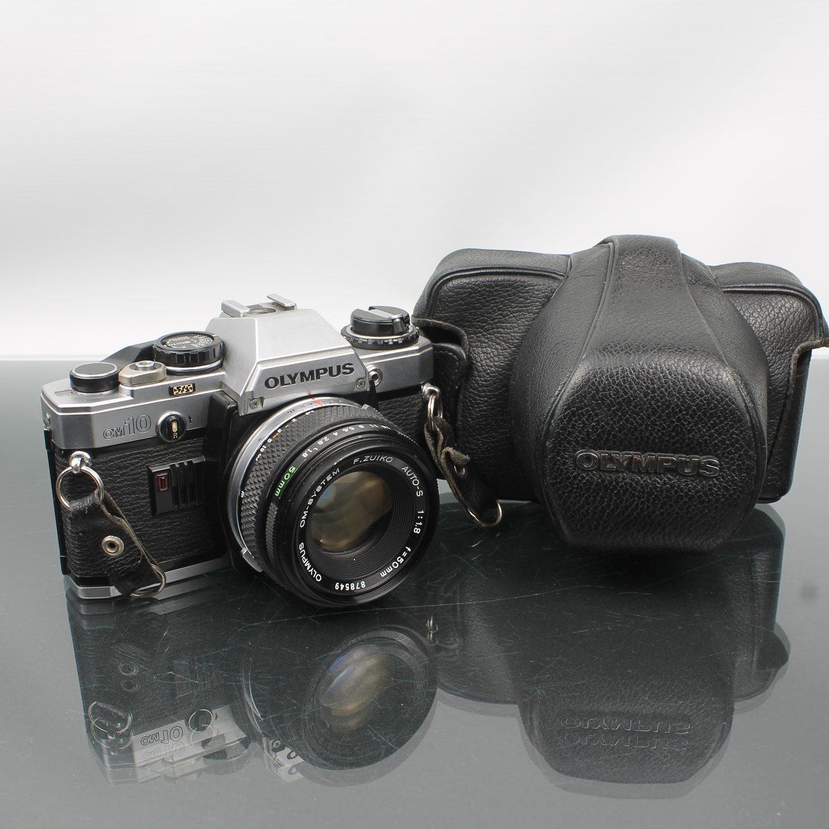 Olympus OM-10 + Olympus Auto-S 1:1.8 f=50mm
