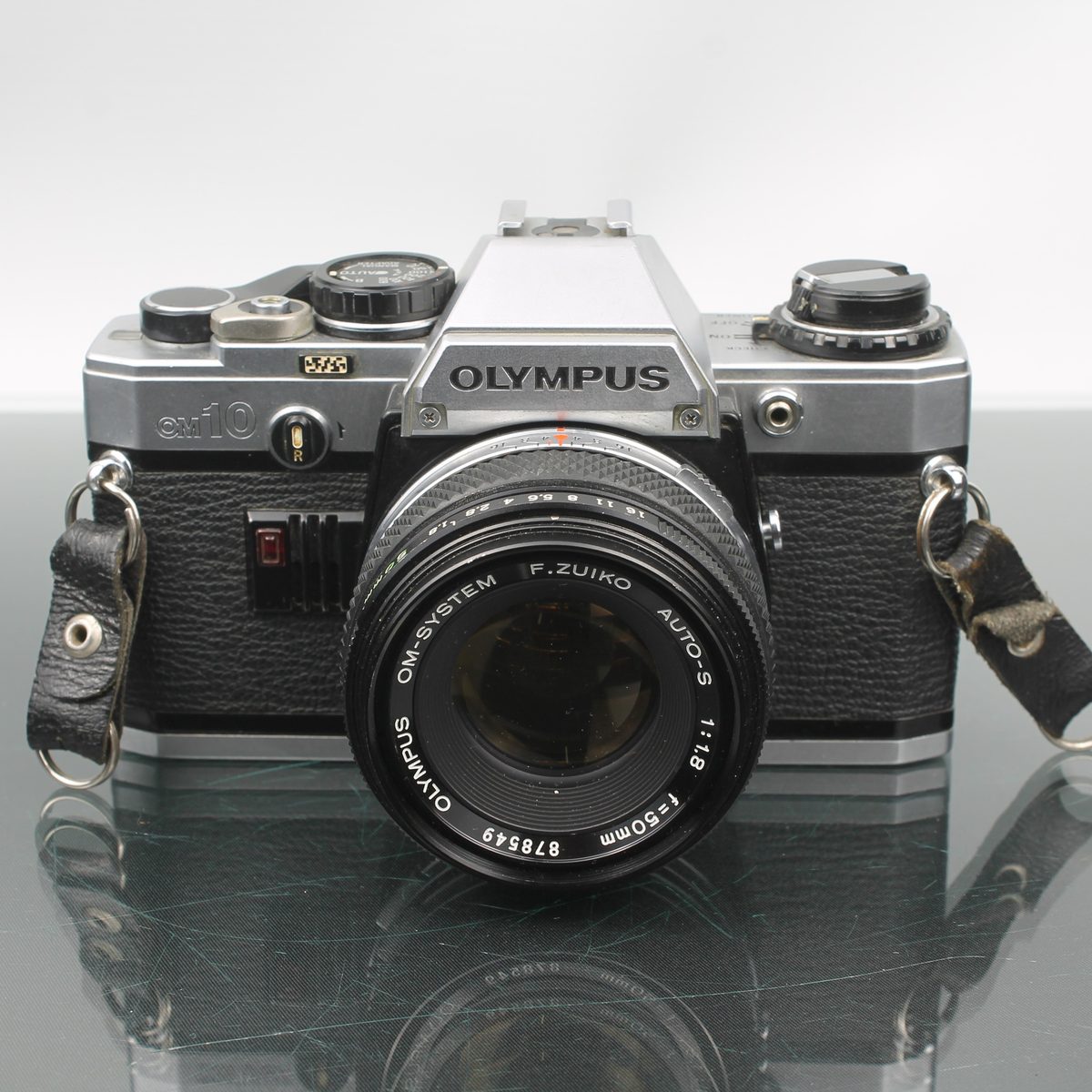 Olympus OM-10 + Olympus Auto-S 1:1.8 f=50mm