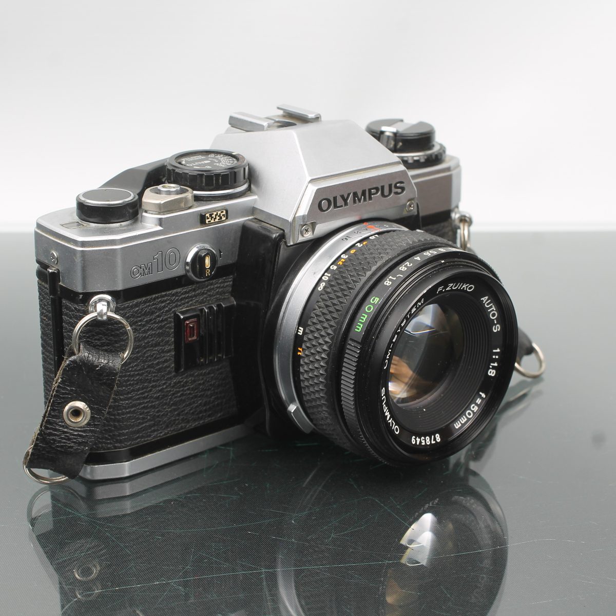 Olympus OM-10 + Olympus Auto-S 1:1.8 f=50mm