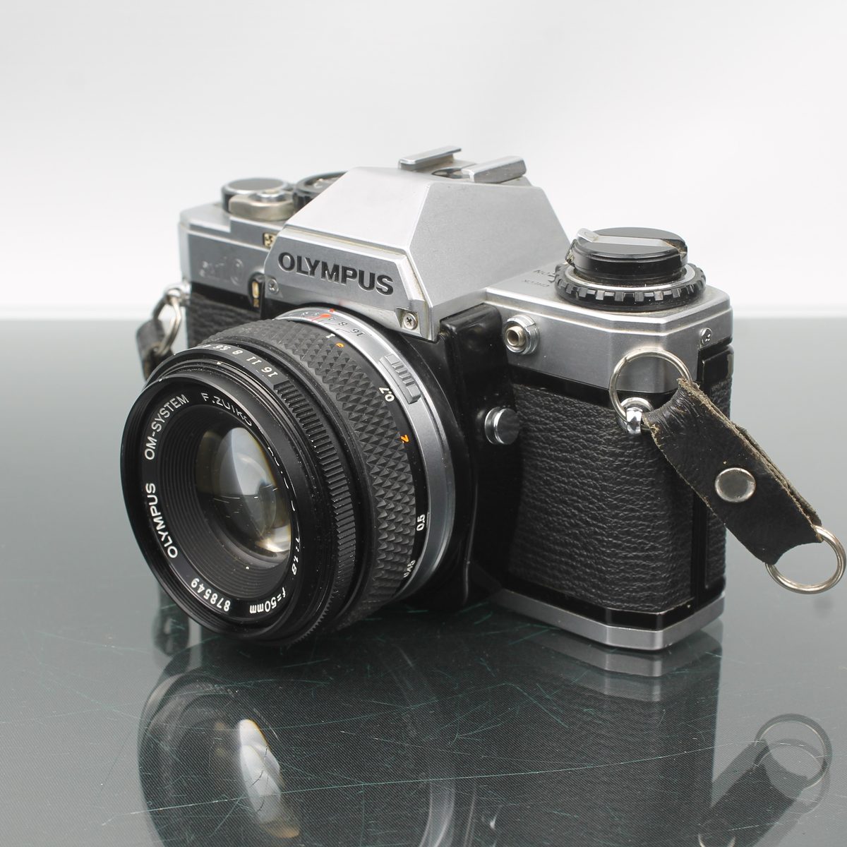 Olympus OM-10 + Olympus Auto-S 1:1.8 f=50mm