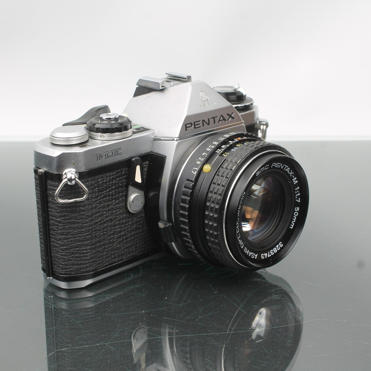 Pentax ME 35mm SLR with SMC Pentax-M 50mm f/1.7 Lens – Dutch|Thrift