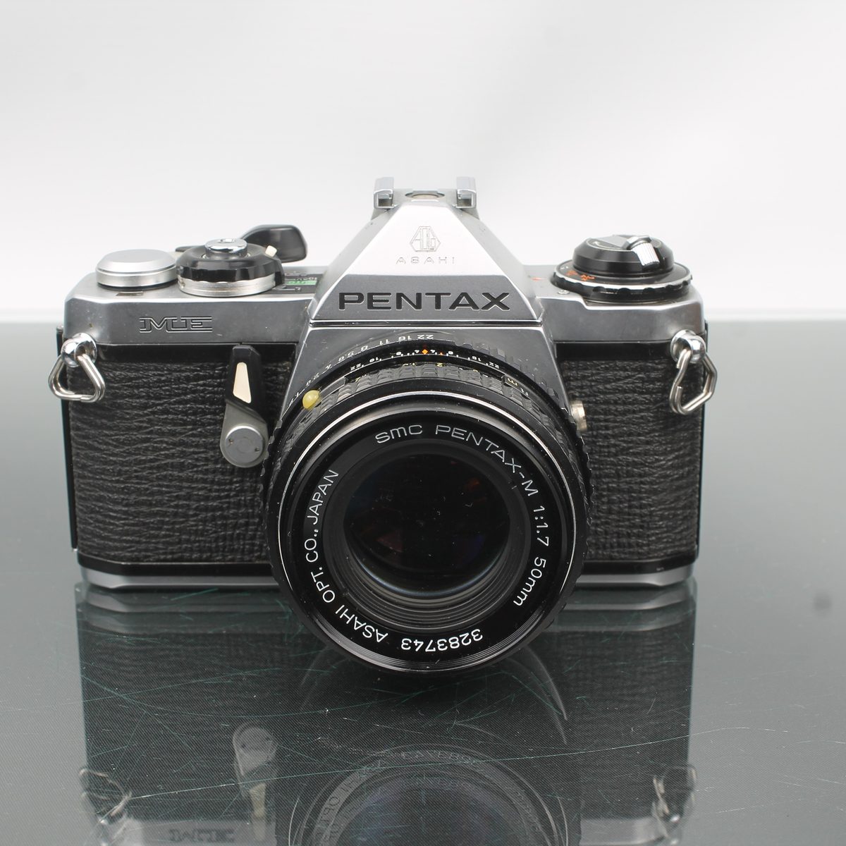 Pentax ME 35mm SLR with SMC Pentax-M 50mm f/1.7 Lens – Dutch|Thrift