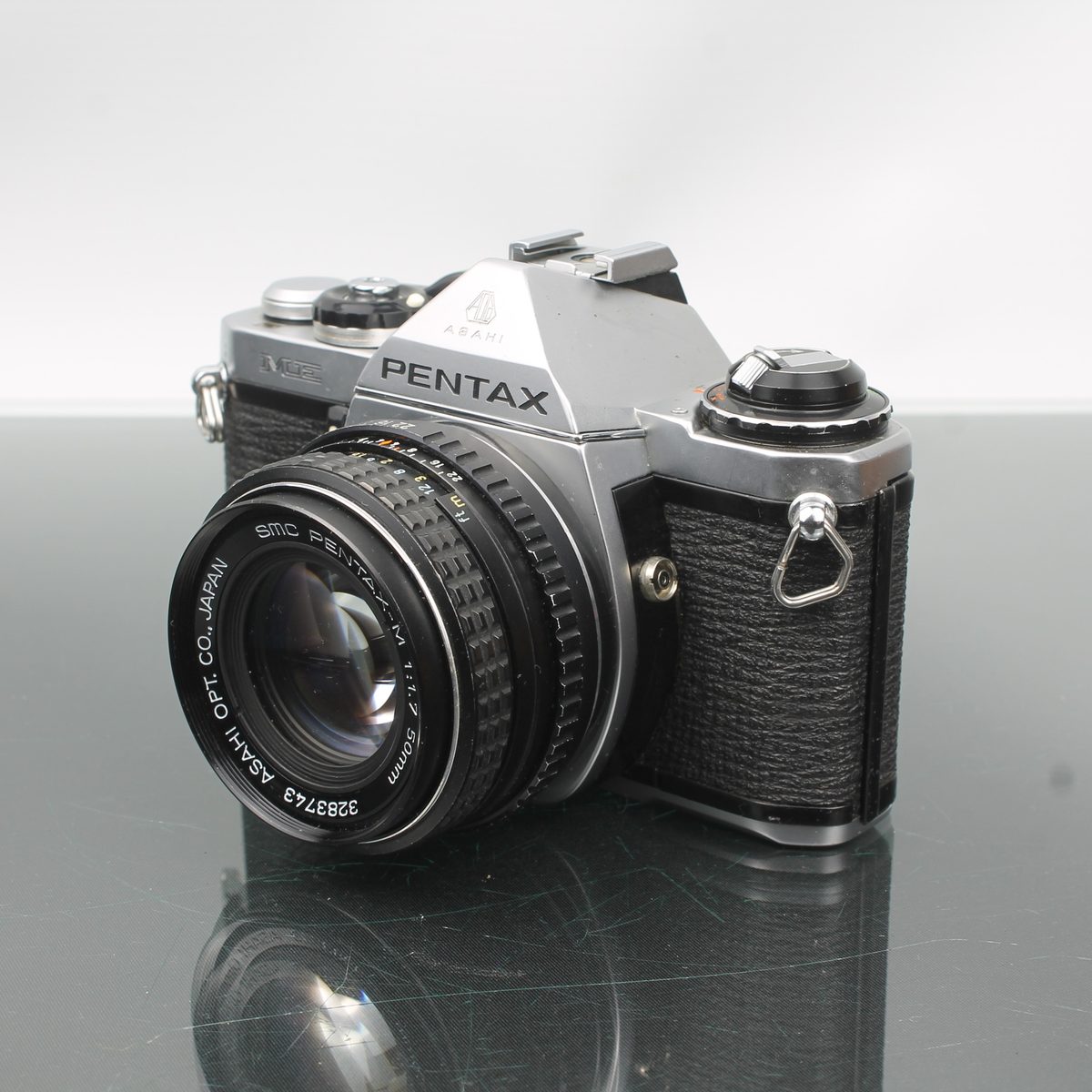 Pentax ME 35mm SLR with SMC Pentax-M 50mm f/1.7 Lens – Dutch|Thrift