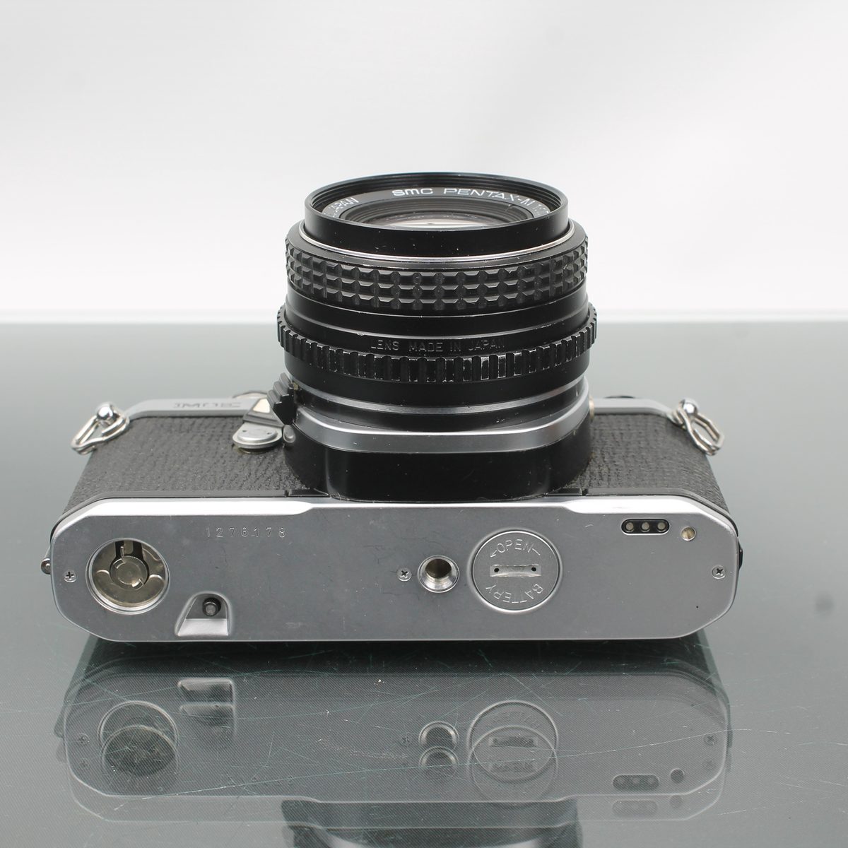 Pentax ME 35mm SLR with SMC Pentax-M 50mm f/1.7 Lens – Dutch|Thrift