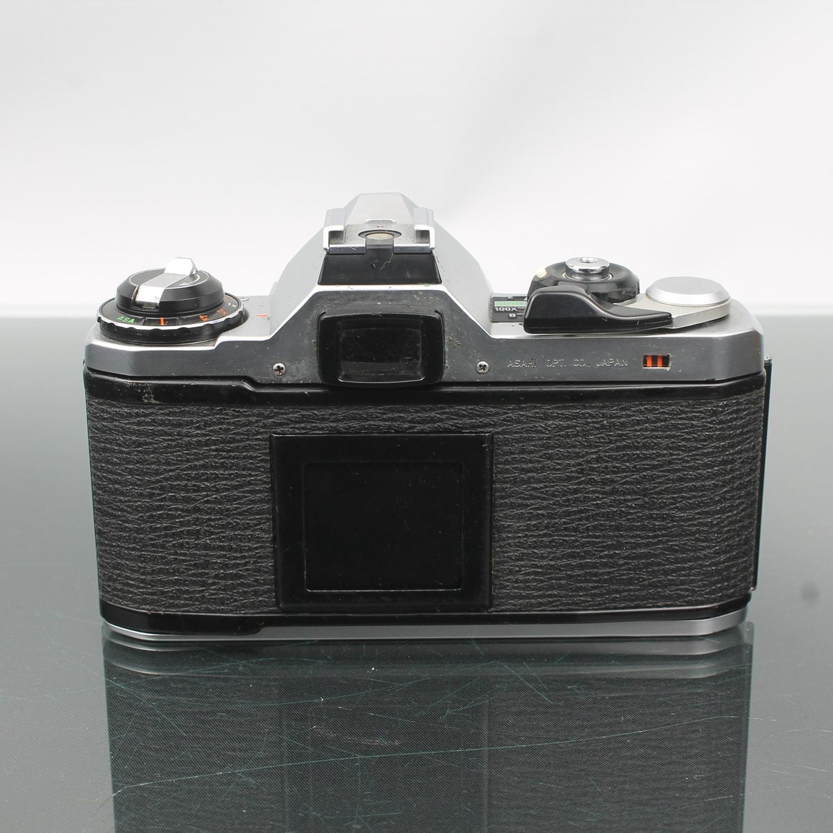 Pentax ME 35mm SLR with SMC Pentax-M 50mm f/1.7 Lens – Dutch|Thrift