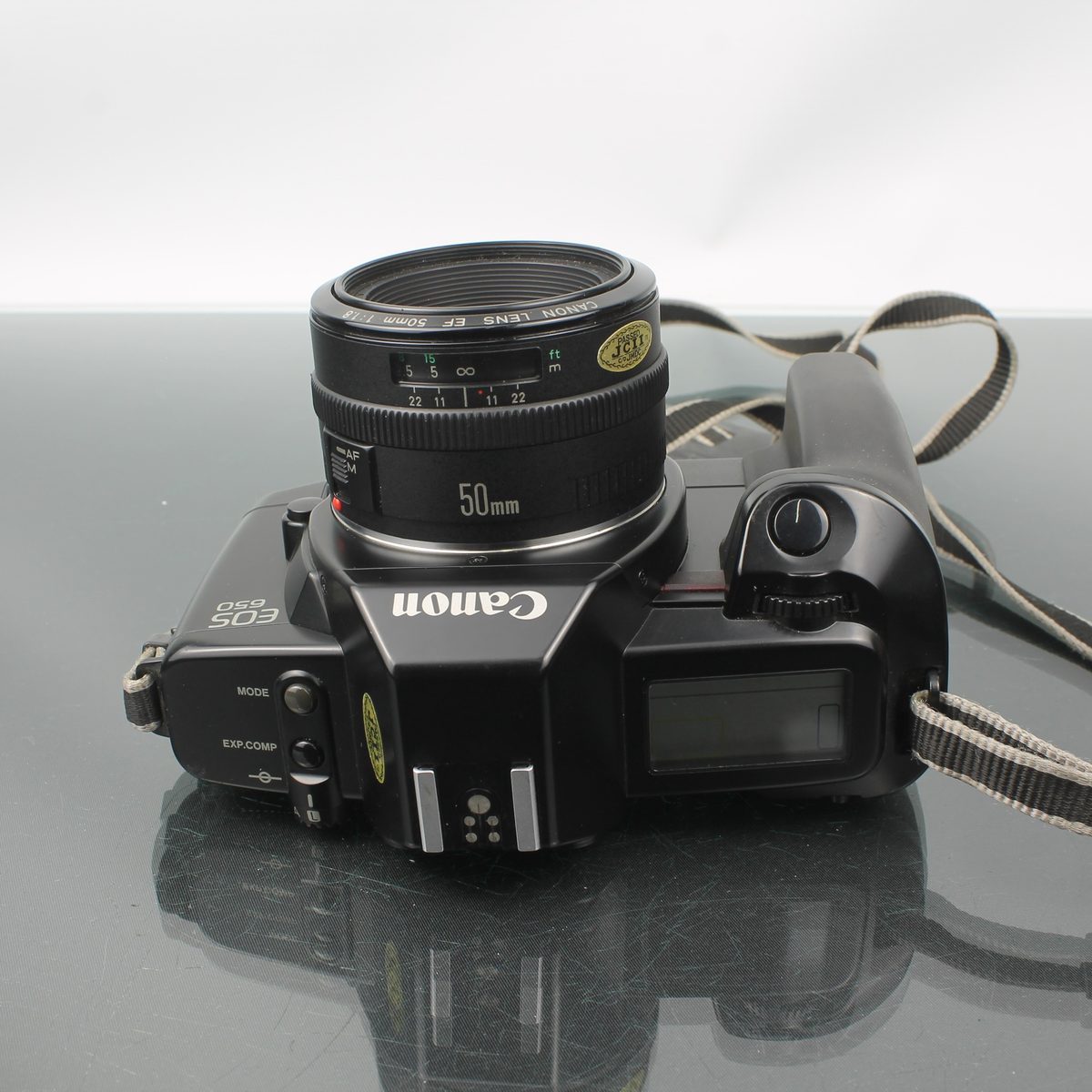 Canon EOS 650 + Canon EF 50mm 1:1.8