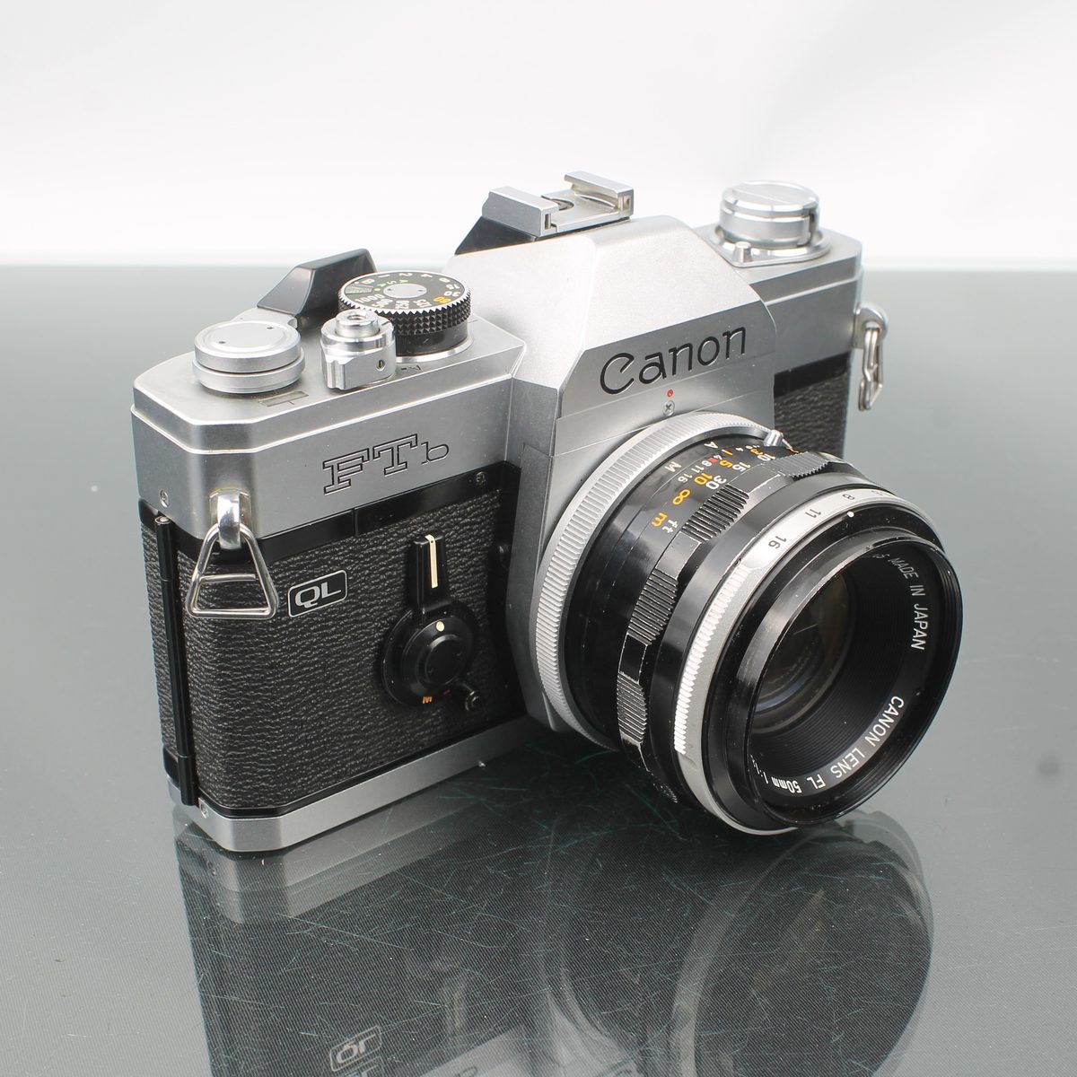Canon FTb + Canon 50mm 1:1.8