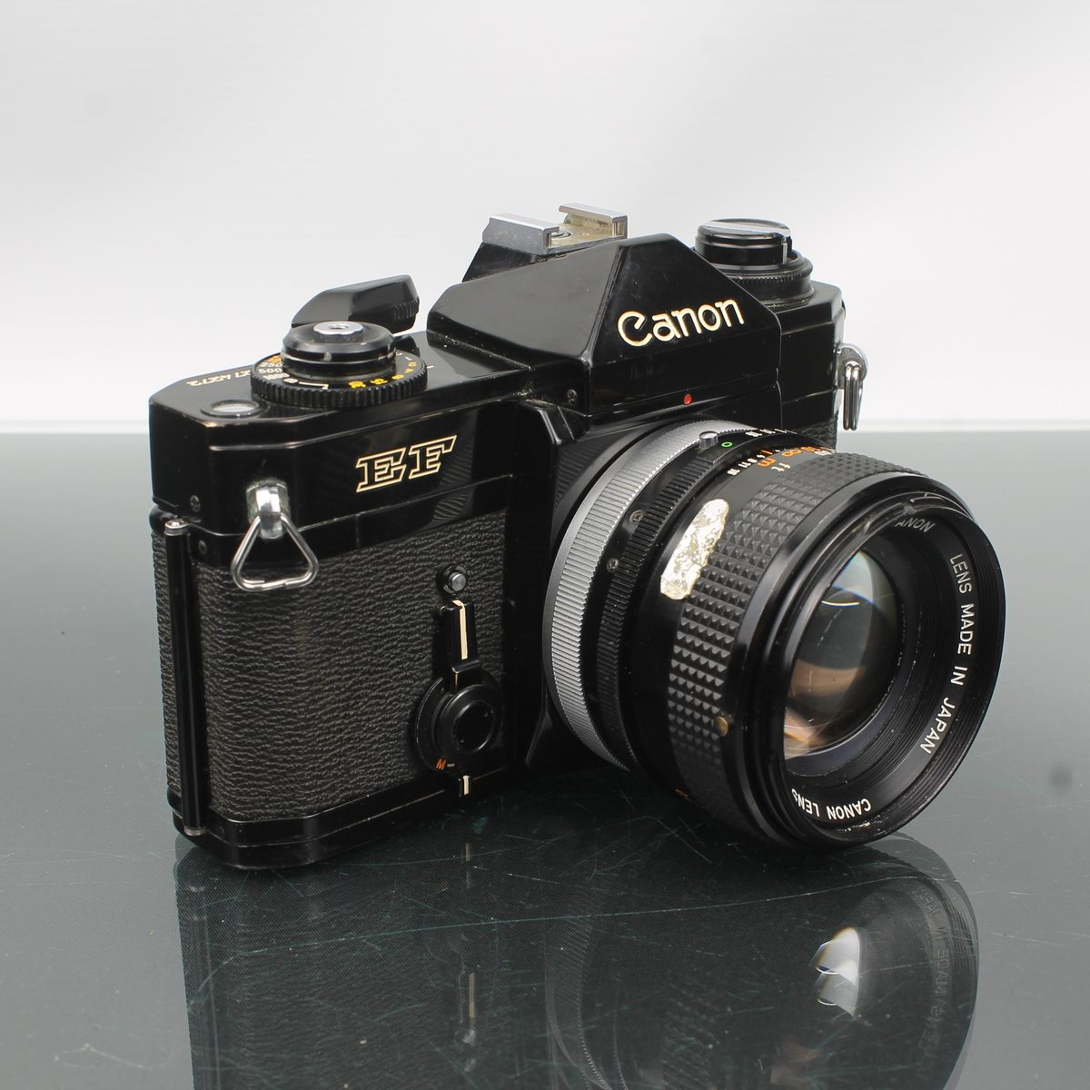 Câmara SLR de Filme Canon EF 35mm com Lente FD 50mm f/1.4 – Dutch