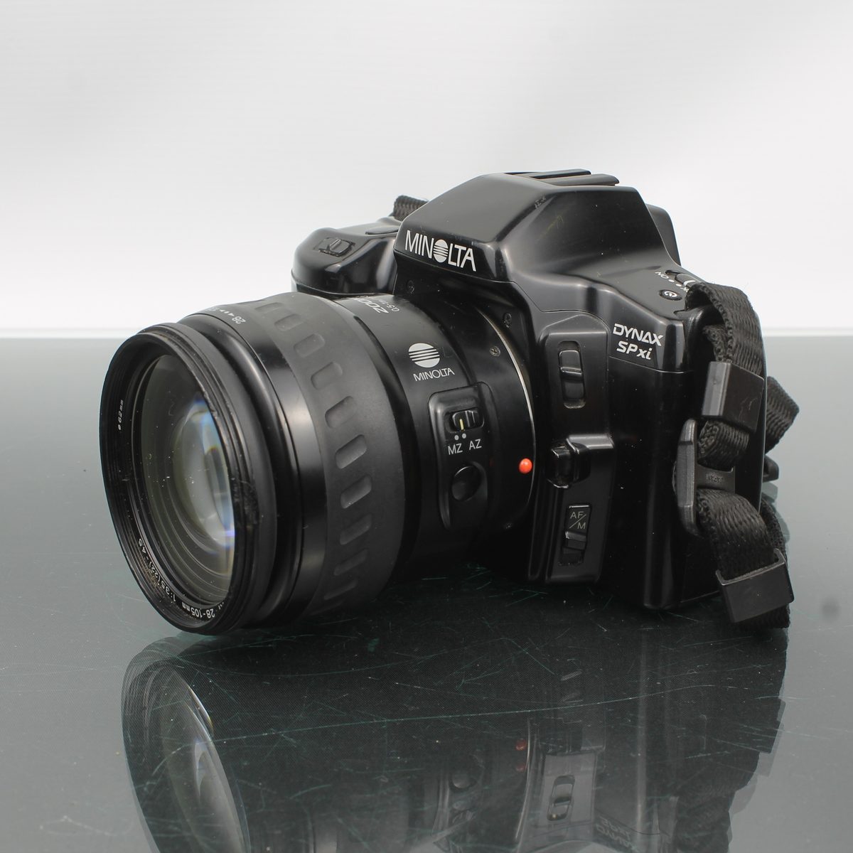 Minolta Dynax SPxi + Minolta AF Zoom 28-105mm 1:3.5-4.5