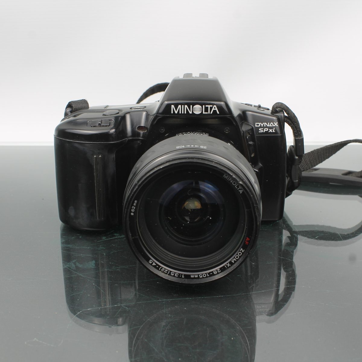 Minolta Dynax SPxi + Minolta AF Zoom 28-105mm 1:3.5-4.5
