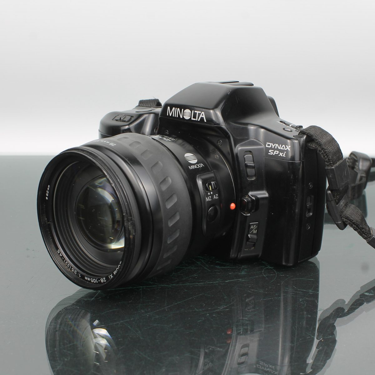 Minolta Dynax SPxi + Minolta AF Zoom 28-105mm 1:3.5-4.5