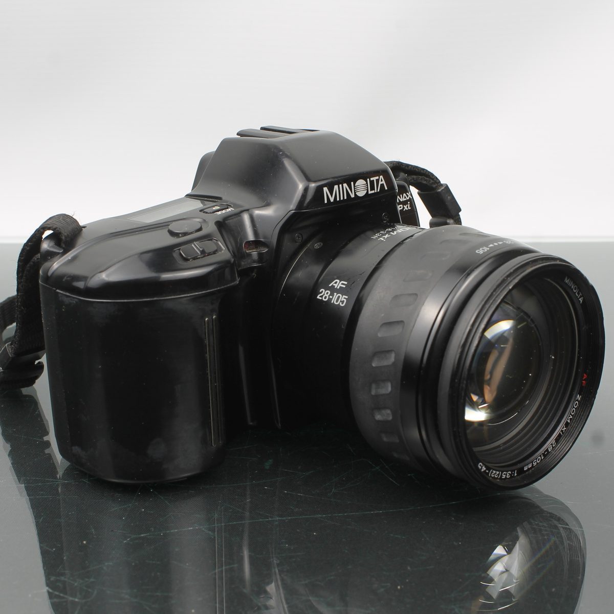 Minolta Dynax SPxi + Minolta AF Zoom 28-105mm 1:3.5-4.5
