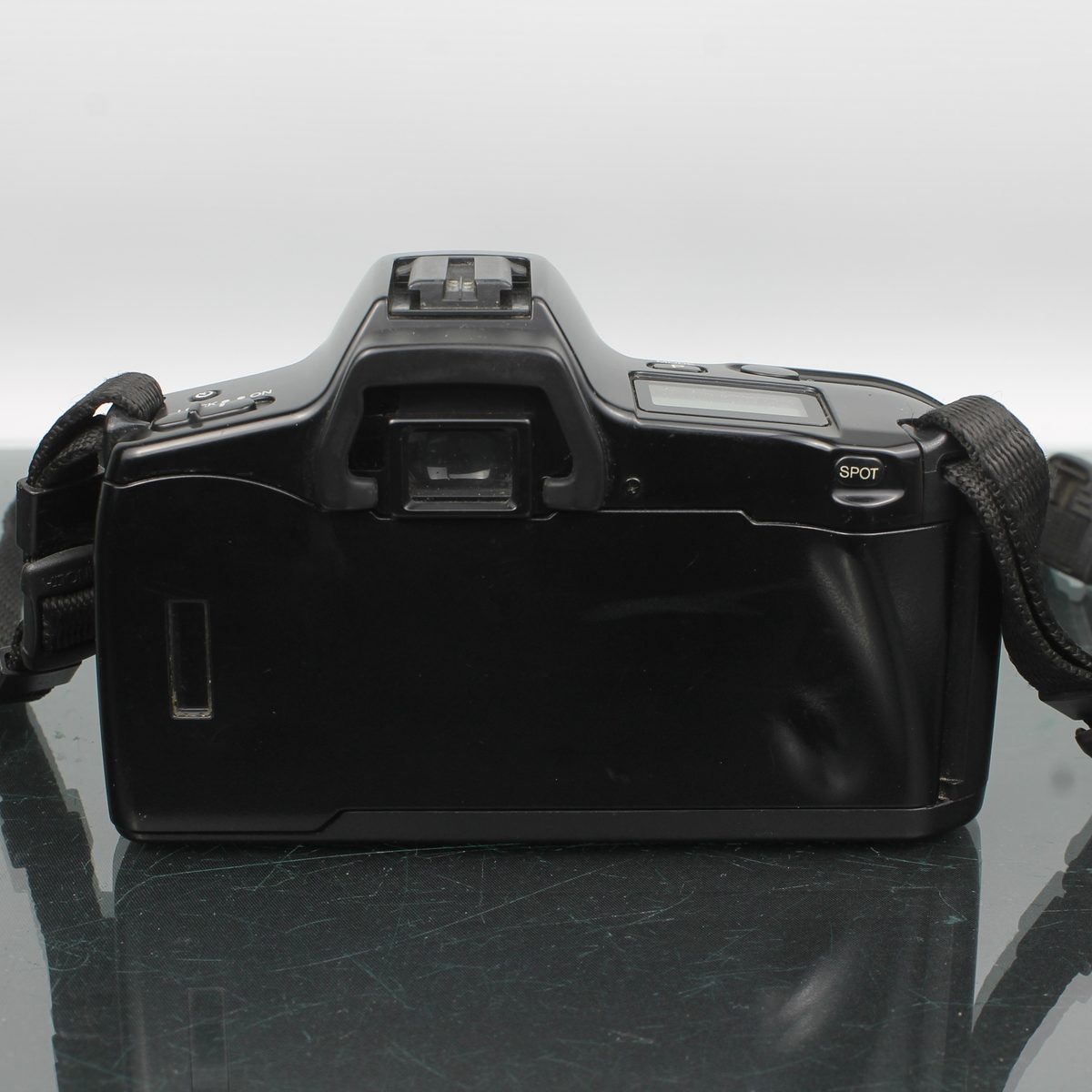 Minolta Dynax SPxi + Minolta AF Zoom 28-105mm 1:3.5-4.5
