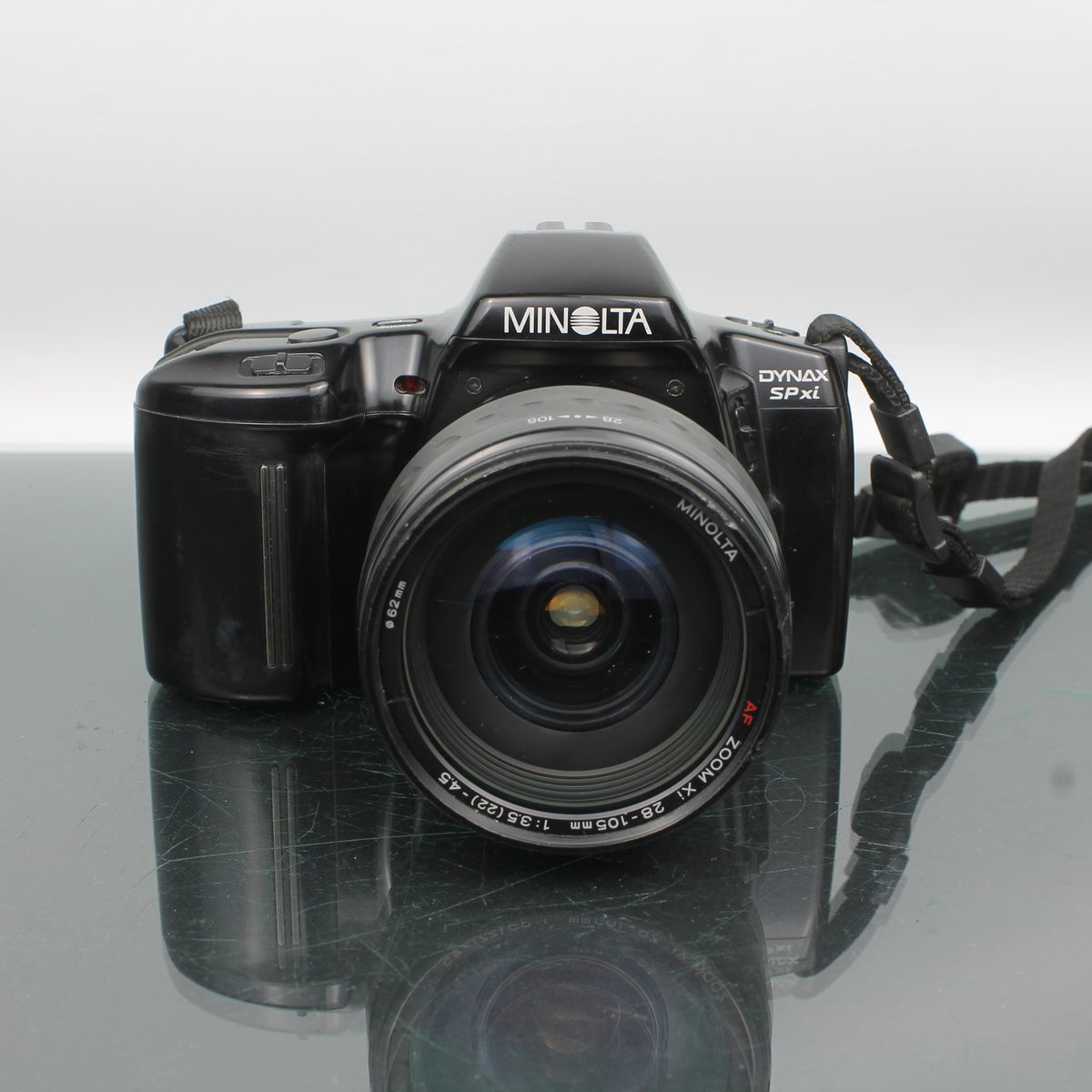 Minolta Dynax SPxi + Minolta AF Zoom 28-105mm 1:3.5-4.5