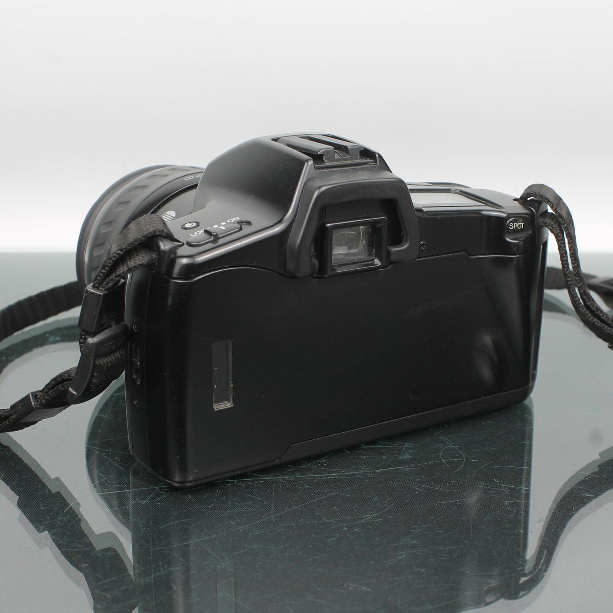 Minolta Dynax SPxi + Minolta AF Zoom 28-105mm 1:3.5-4.5