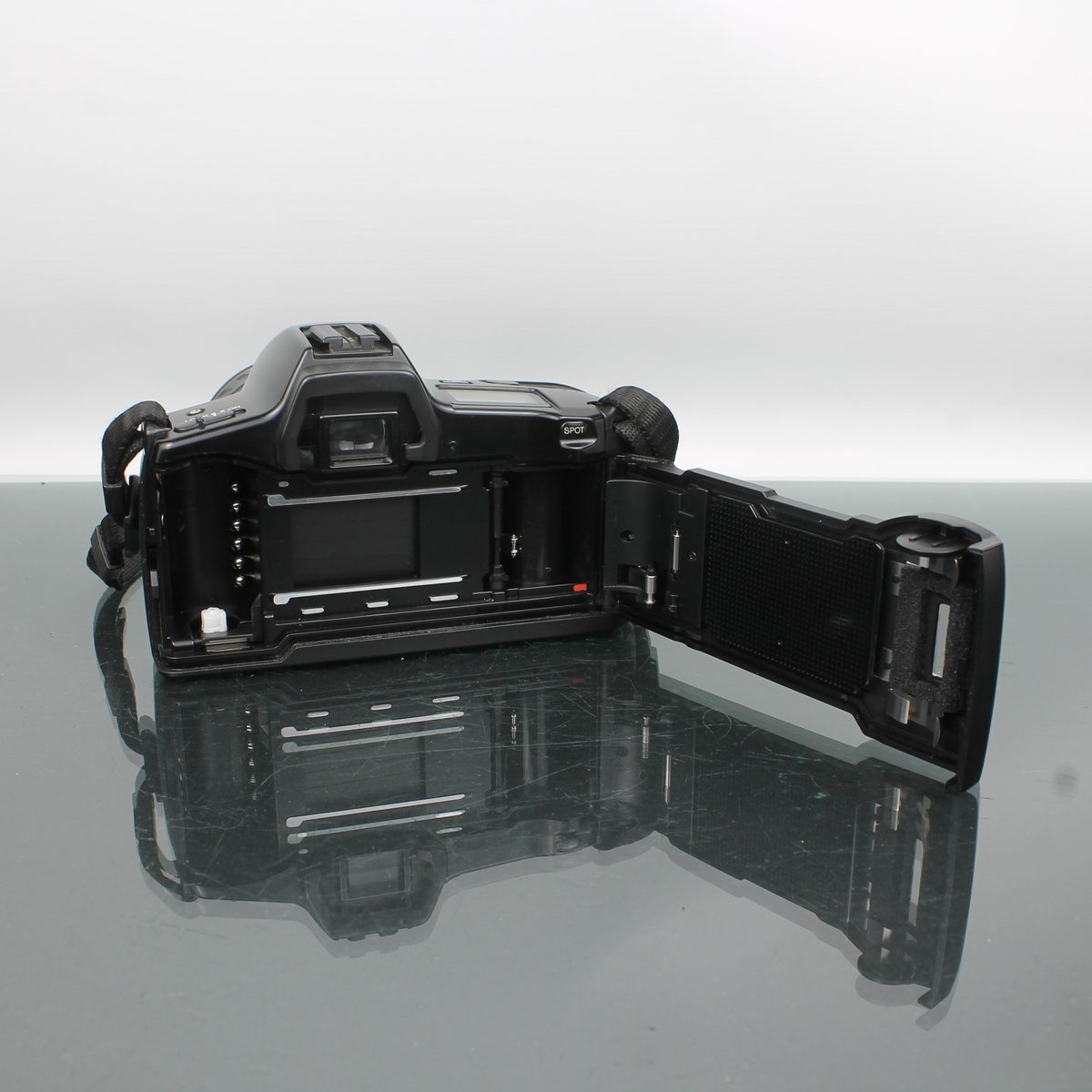 Minolta Dynax SPxi + Minolta AF Zoom 28-105mm 1:3.5-4.5