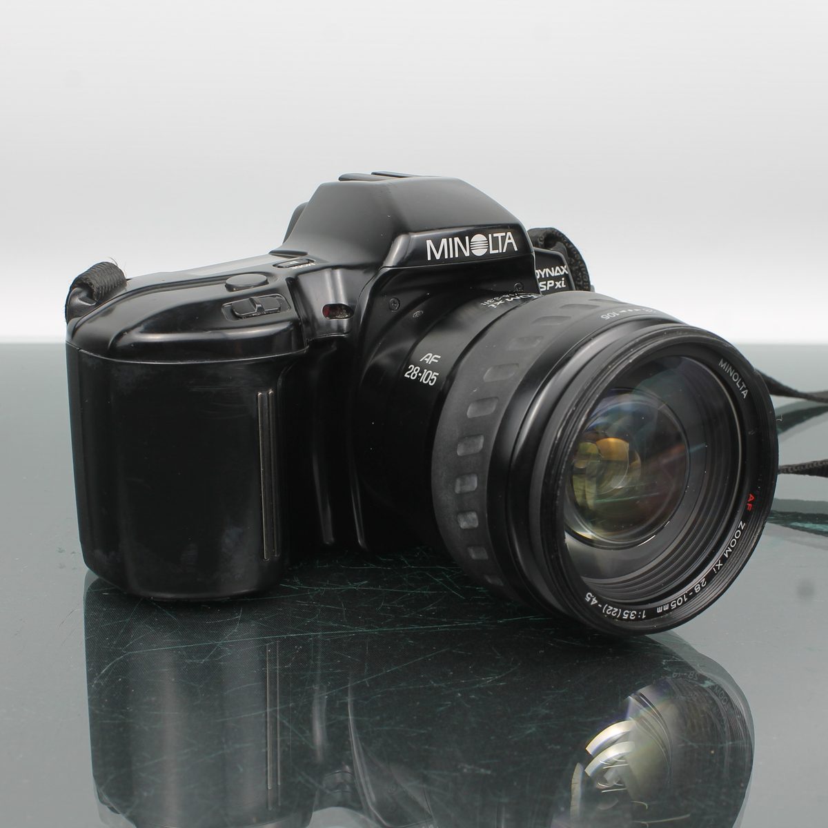 Minolta Dynax SPxi + Minolta AF Zoom 28-105mm 1:3.5-4.5