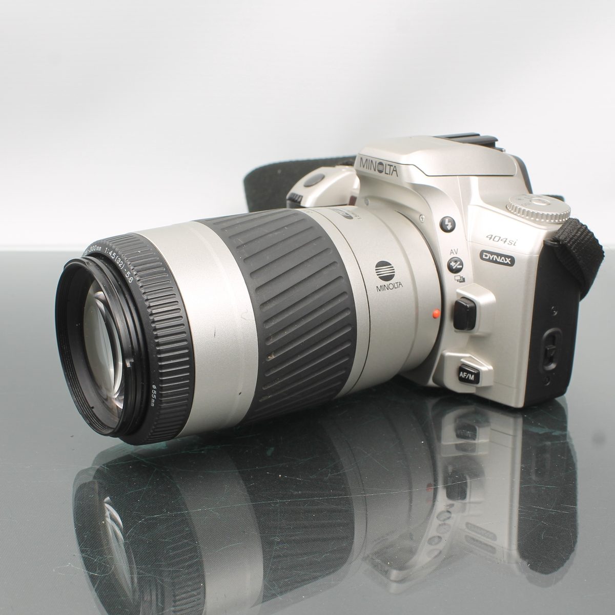 Minolta 404si Dynax + Minolta AF Zoom 75-300mm 1:4.5 -5.6