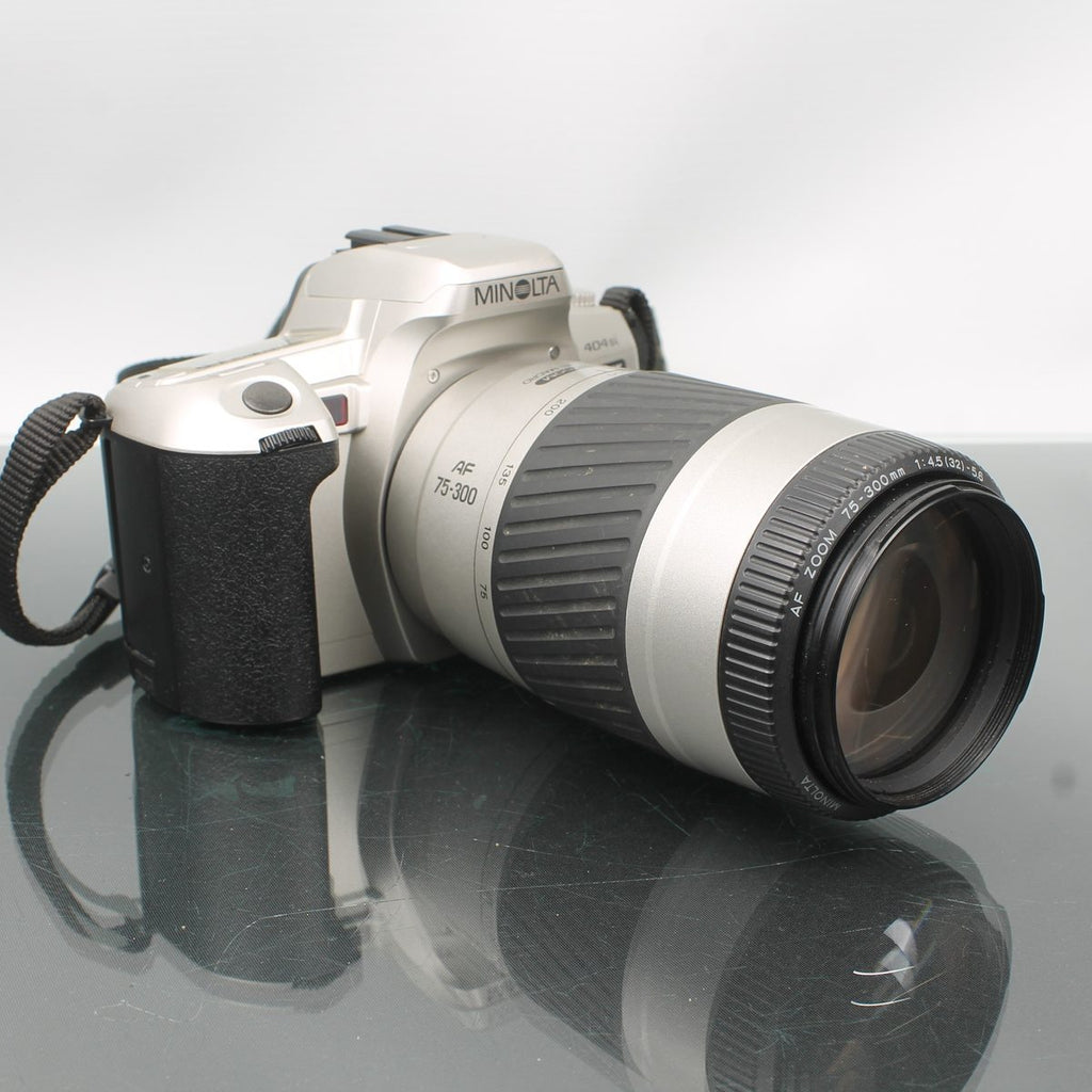 Minolta 404si Dynax + Minolta AF Zoom 75-300mm 1:4.5 -5.6