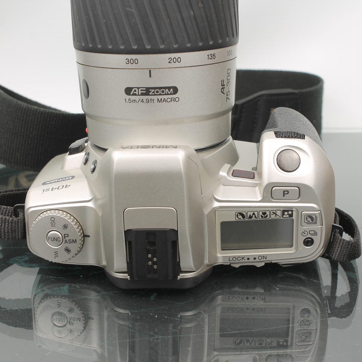 Minolta 404si Dynax + Minolta AF Zoom 75-300mm 1:4.5 -5.6