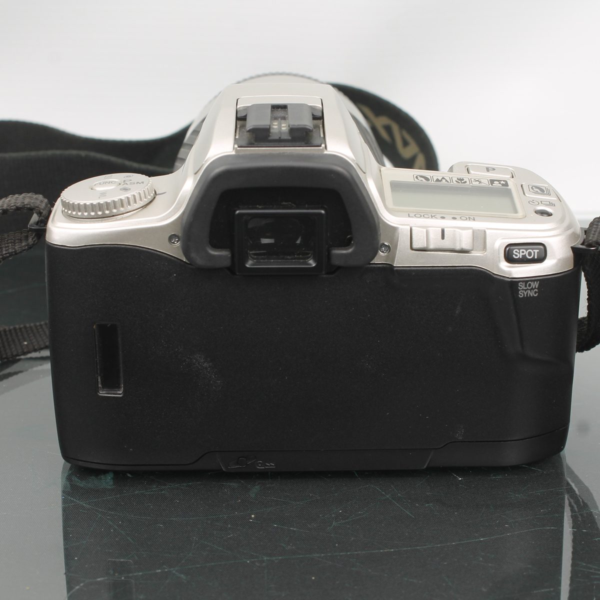 Minolta 404si Dynax + Minolta AF Zoom 75-300mm 1:4.5 -5.6