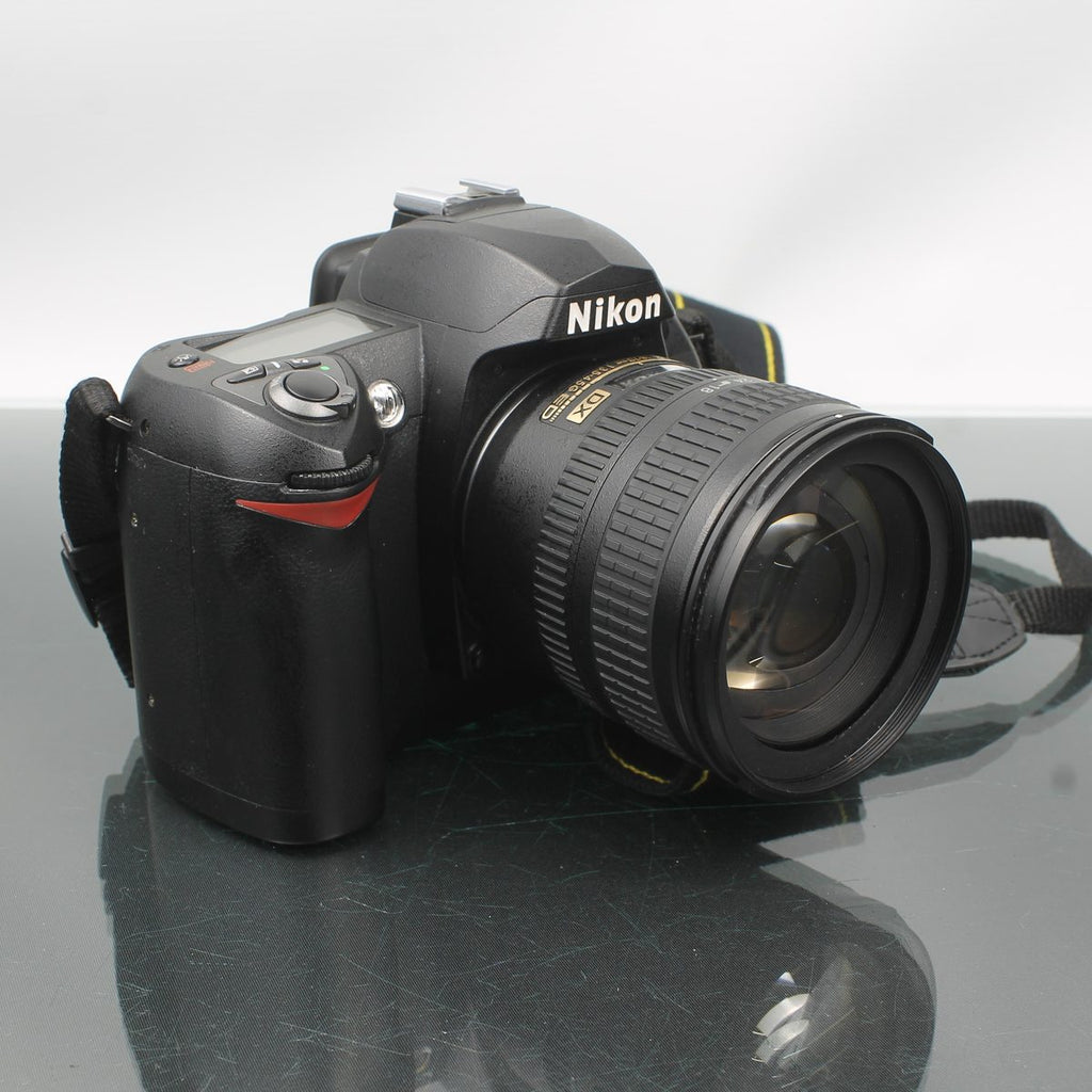 Nikon D70s + AF-S Nikkor 18-70 mm 13.5 - 4.5G ED
