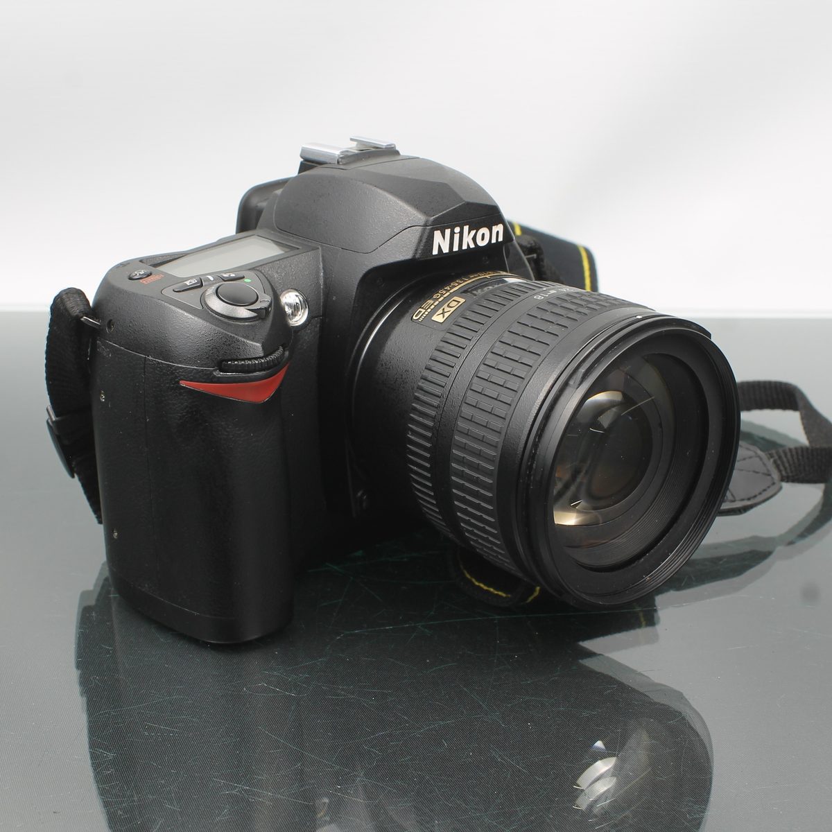 Nikon D70s + AF-S Nikkor 18-70 mm 13.5 - 4.5G ED