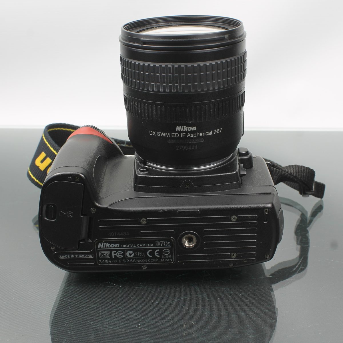 Nikon D70s + AF-S Nikkor 18-70 mm 13.5 - 4.5G ED