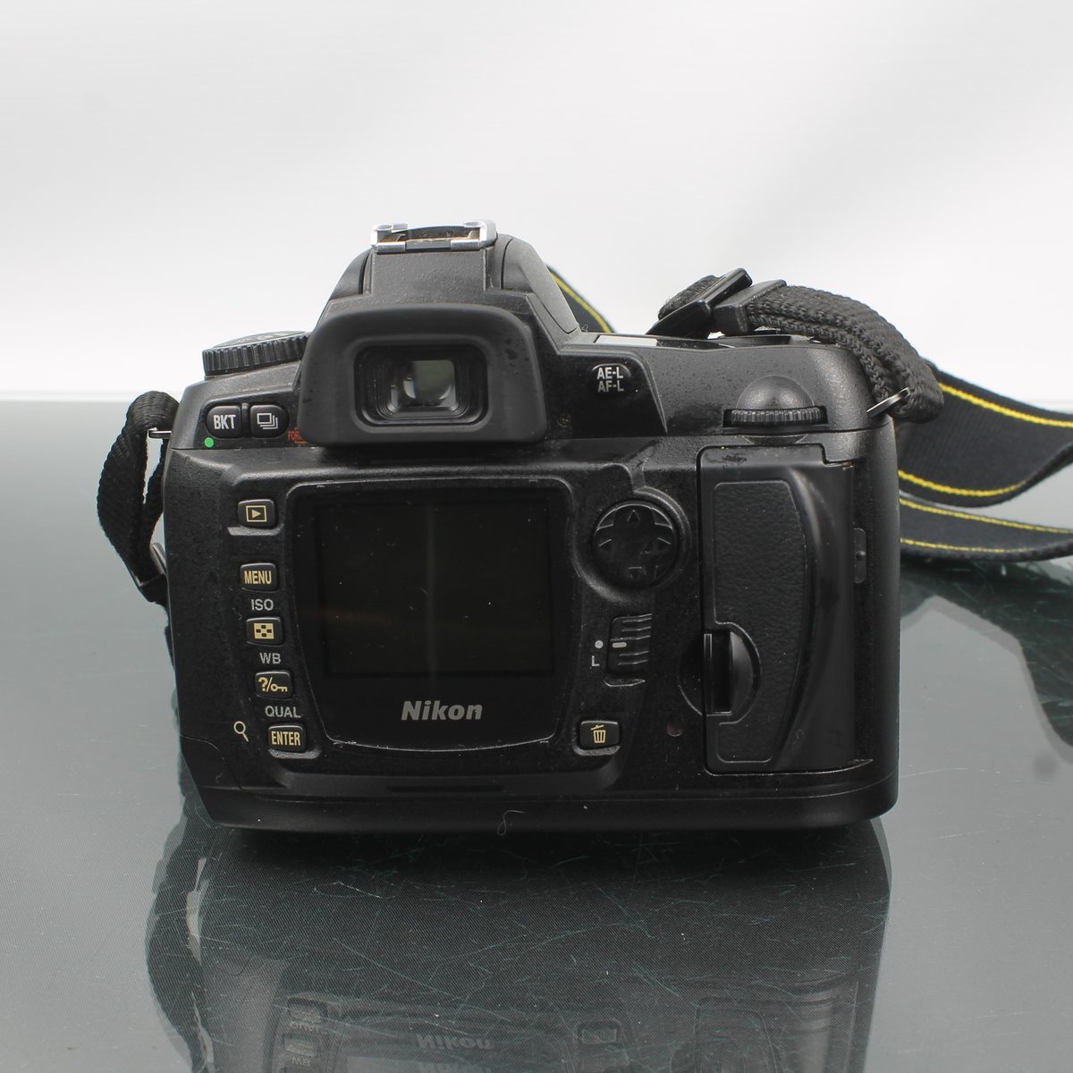 Nikon D70s + AF-S Nikkor 18-70 mm 13.5 - 4.5G ED
