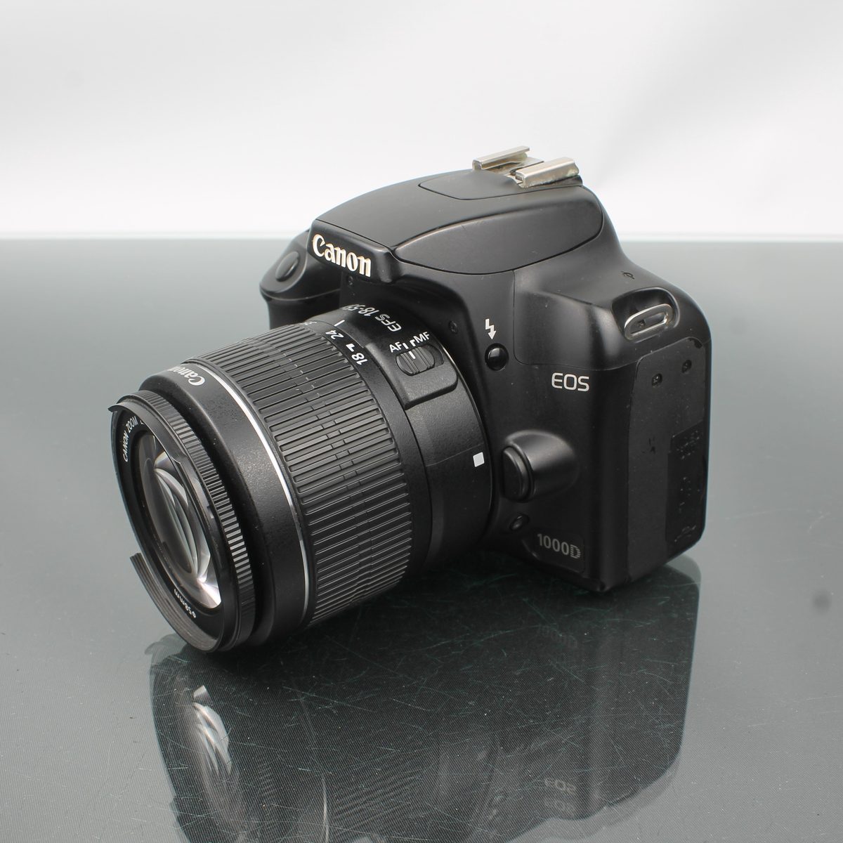Canon EOS 1000D + Canon Zoom EF-S 18-55mm 1:3.5-5.6