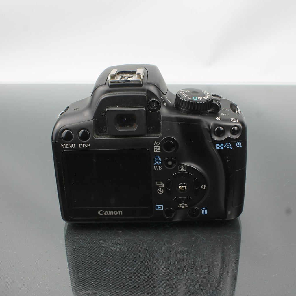 Canon EOS 1000D + Canon Zoom EF-S 18-55mm 1:3.5-5.6