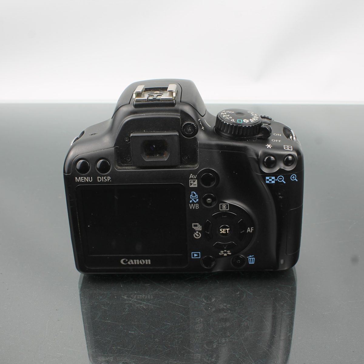 Canon EOS 1000D + Canon Zoom EF-S 18-55mm 1:3.5-5.6