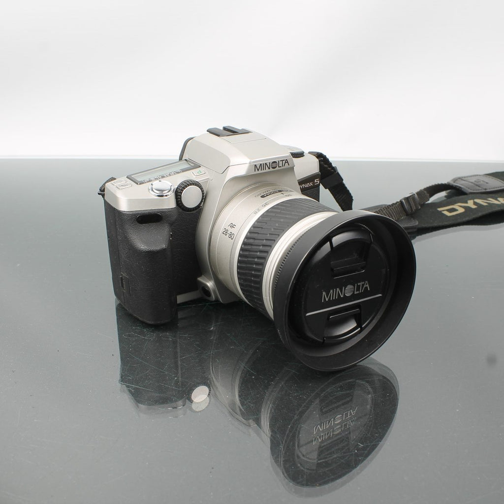 Minolta Dynax 5 + Minolta AF Zoom 28-80mm 1:3.5 (22)-5.6 D