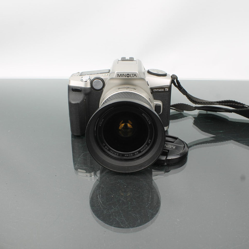 Minolta Dynax 5 + Minolta AF Zoom 28-80mm 1:3.5 (22)-5.6 D
