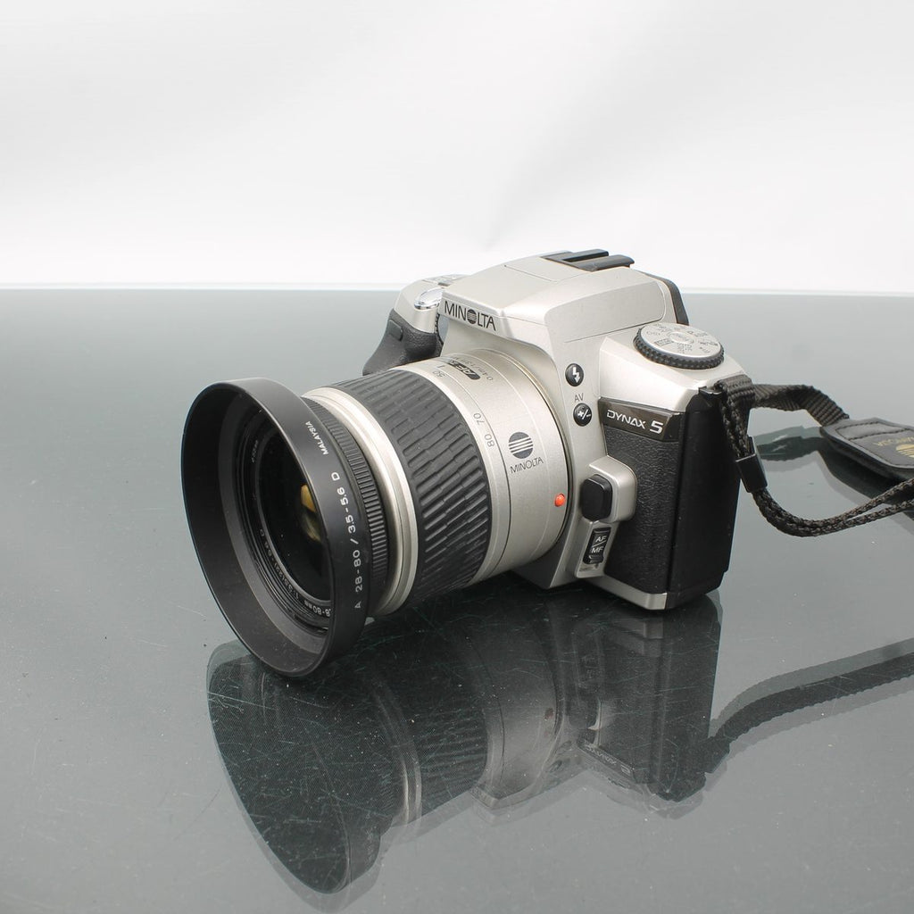 Minolta Dynax 5 + Minolta AF Zoom 28-80mm 1:3.5 (22)-5.6 D