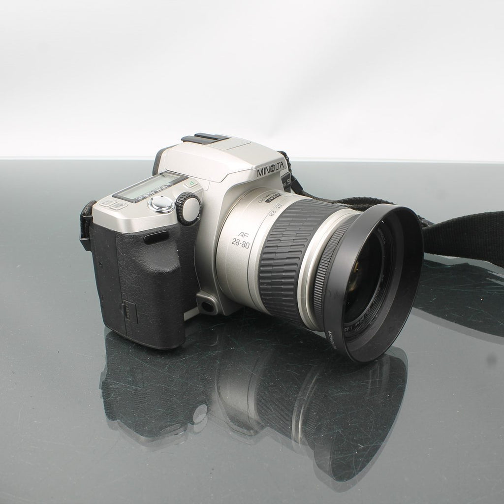 Minolta Dynax 5 + Minolta AF Zoom 28-80mm 1:3.5 (22)-5.6 D