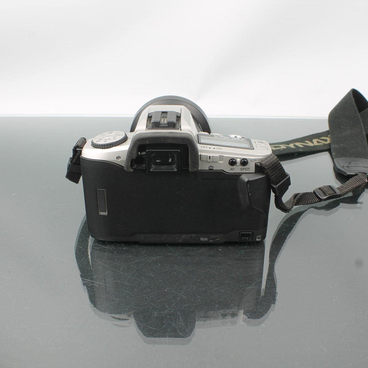 Minolta Dynax 5 + Minolta AF Zoom 28-80mm 1:3.5 (22)-5.6 D