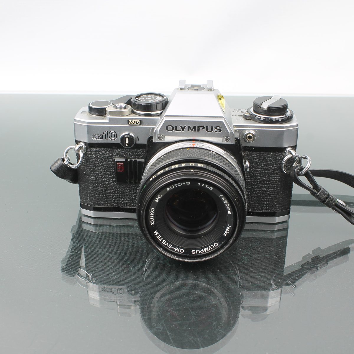 Olympus OM-10 + Olympus OM-System Zuiko MC Auto-S 1:1.8 f=50mm