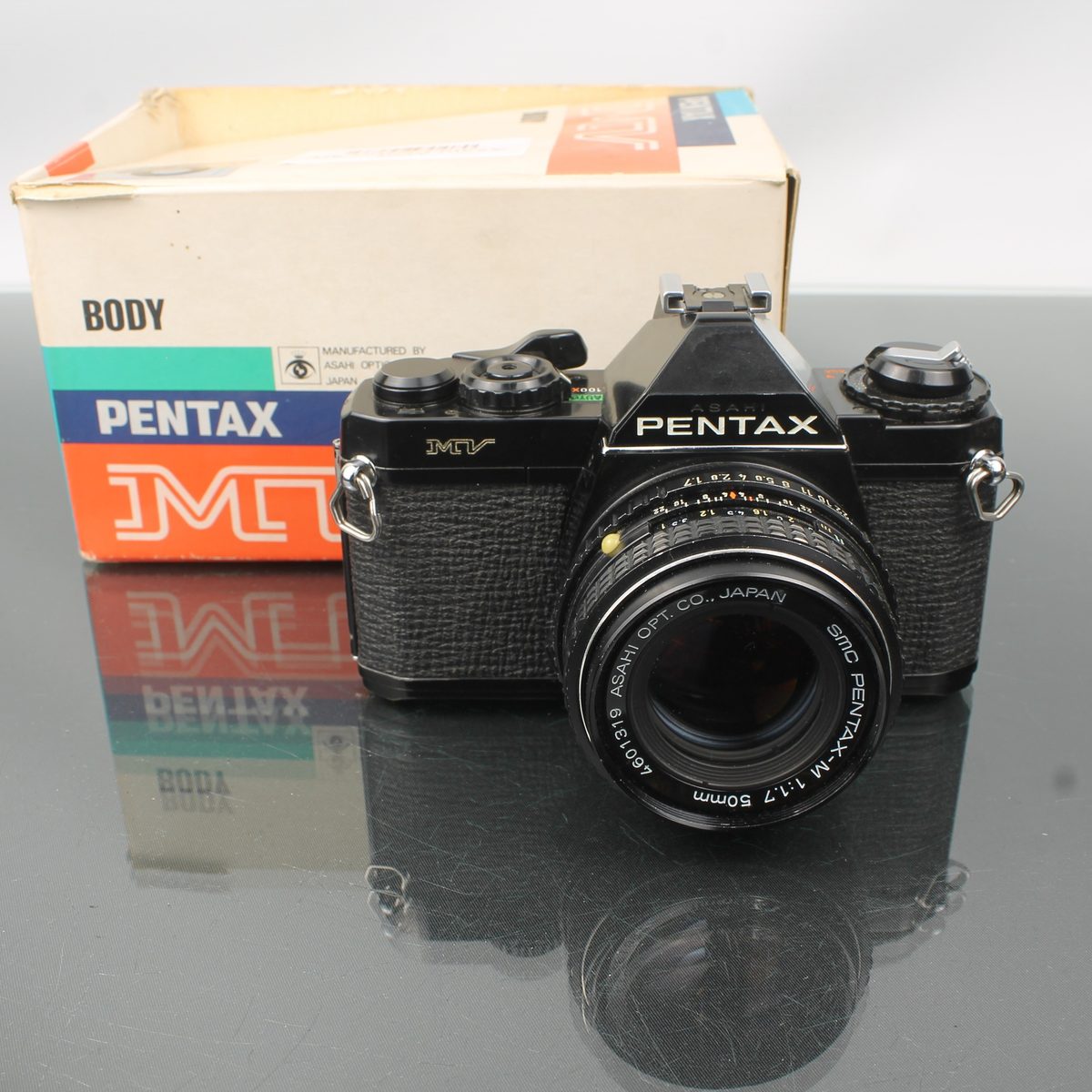 Asahi Pentax MV + SMC PENTAX-M 1:1.7 50mm