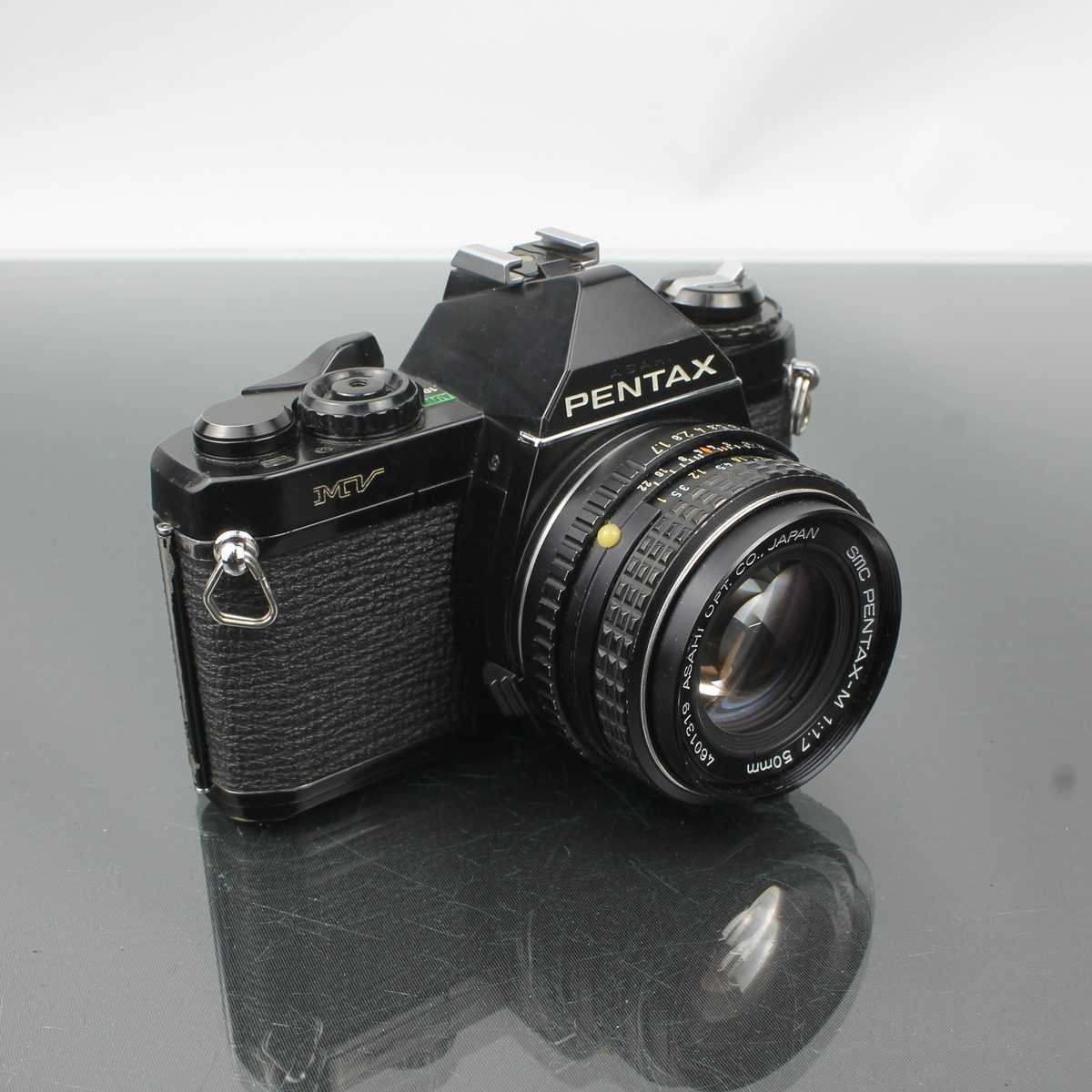 Asahi Pentax MV + SMC PENTAX-M 1:1.7 50mm