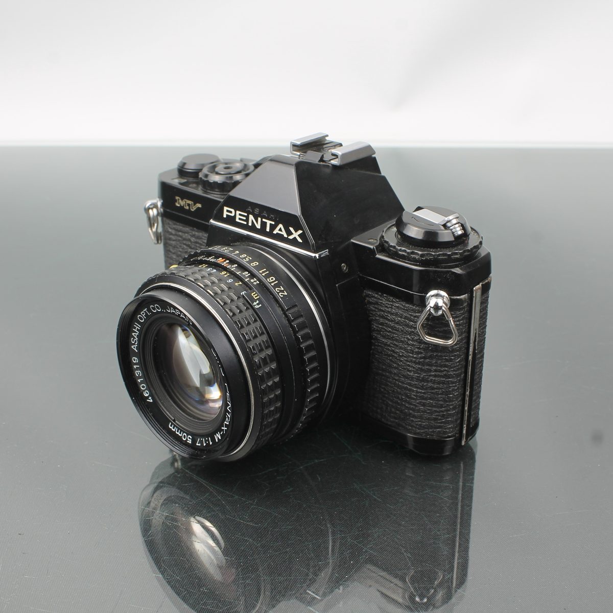 Asahi Pentax MV + SMC PENTAX-M 1:1.7 50mm