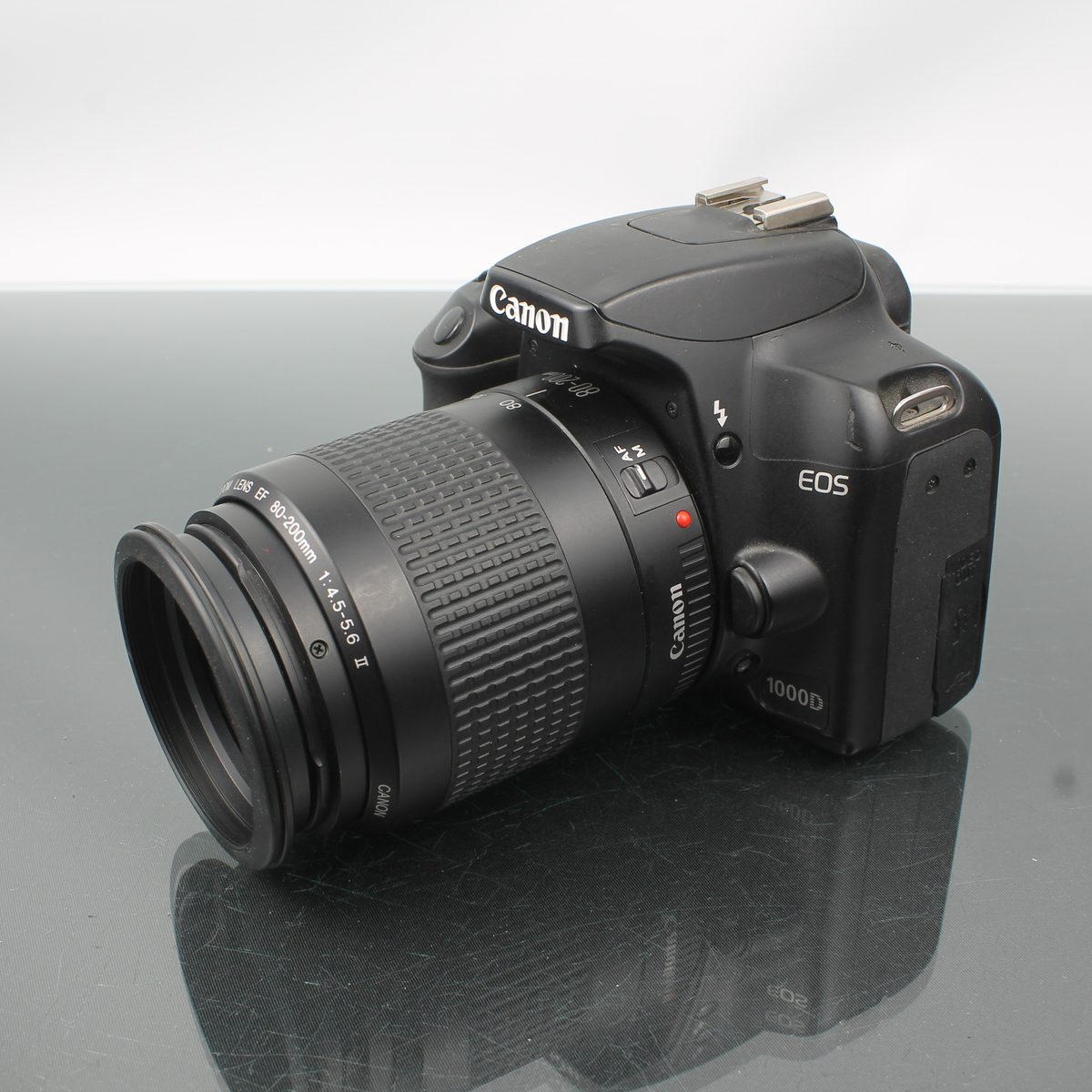 Canon EOS 1000D DSLR + Canon EF 80-200mm