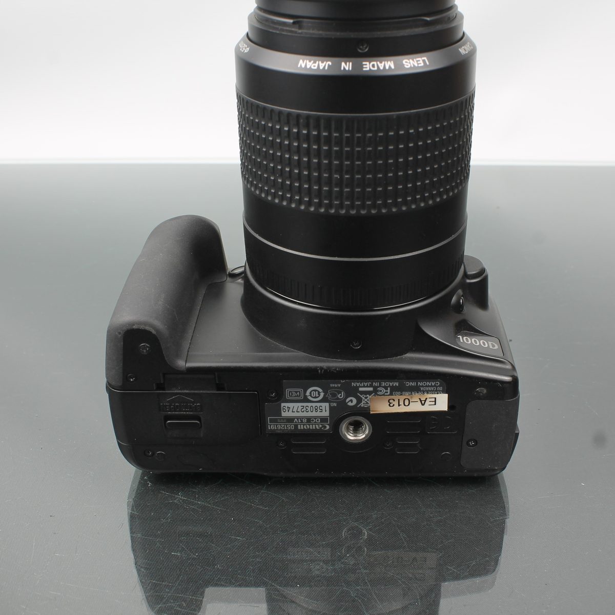 Canon EOS 1000D DSLR + Canon EF 80-200mm