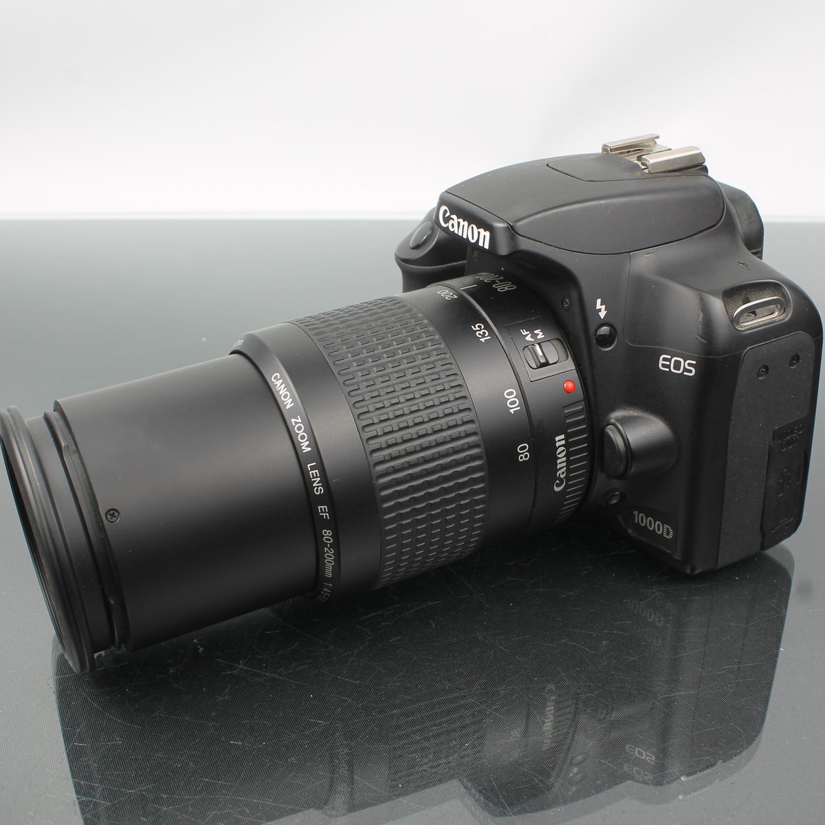 Canon EOS 1000D DSLR + Canon EF 80-200mm