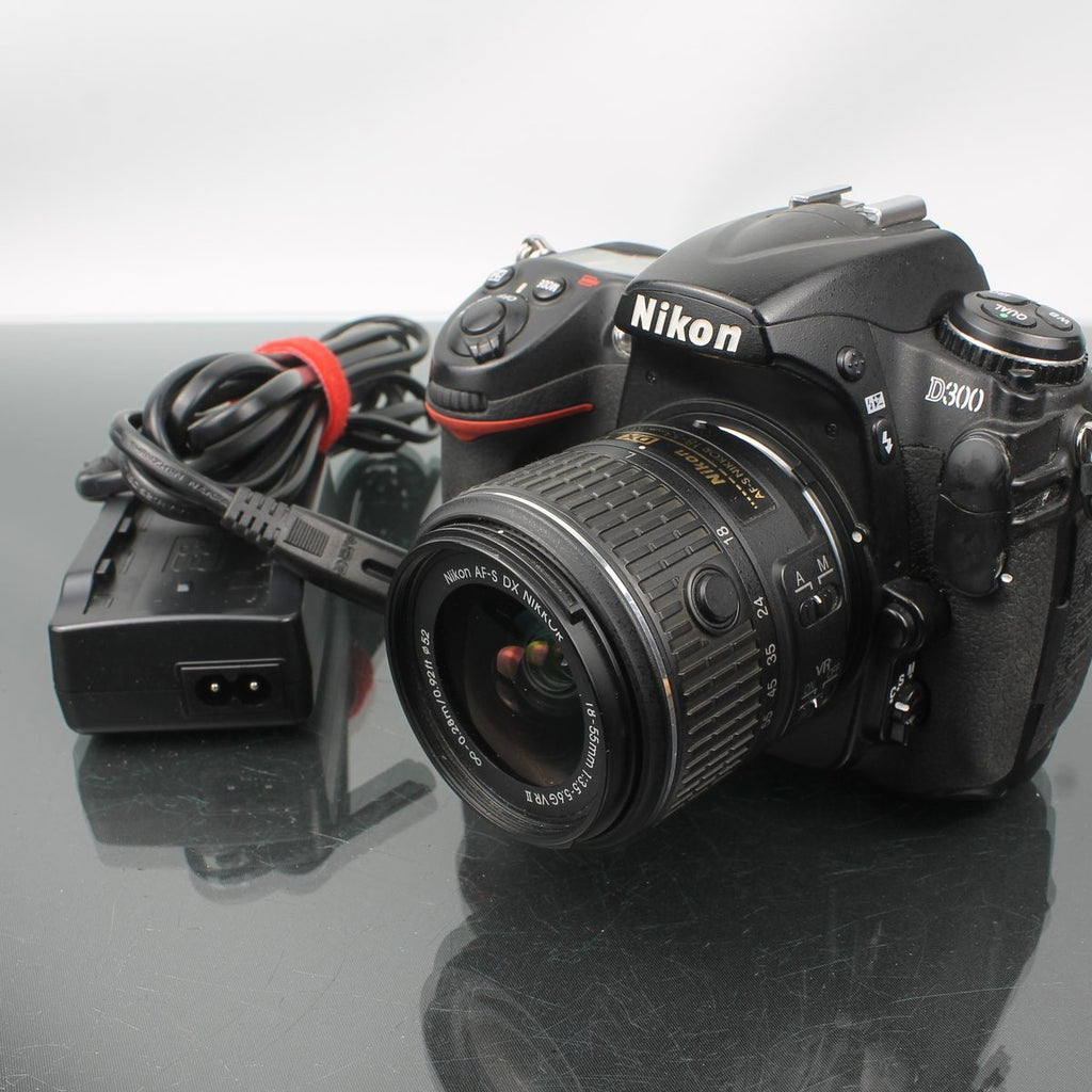 Nikon D300 + AF-S DX Nikkor 18-55mm 1:3.5-5.6G VR II